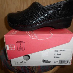 Sanita Professional Womens Euro 42 Black Croco Patent
